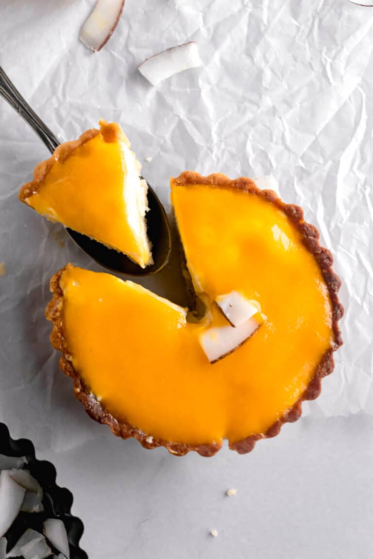 No-Bake Mango Cheesecake Mini Tarts - ThatBakeBlog